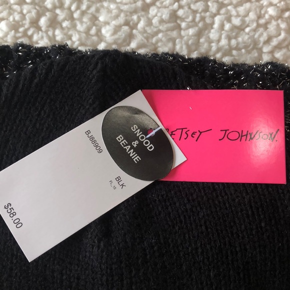 BETSEY JOHNSON LOVE/ROSES BEANIE & SNOOD - Picture 4 of 4